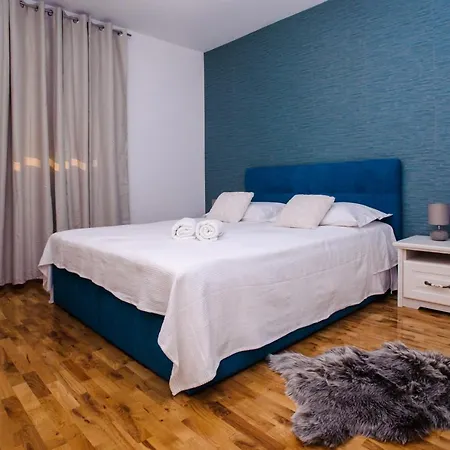 Family Dream House * Ruzic