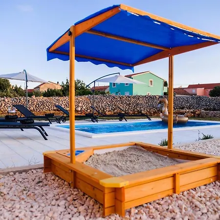 Family Dream House Ruzic