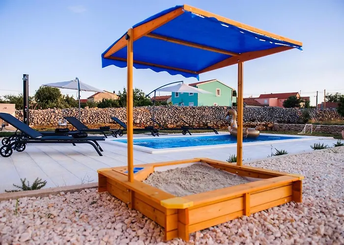 Family Dream House Ruzic